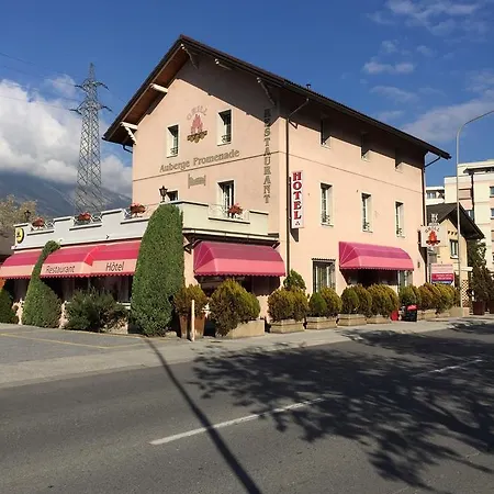 La Promenade Hotel